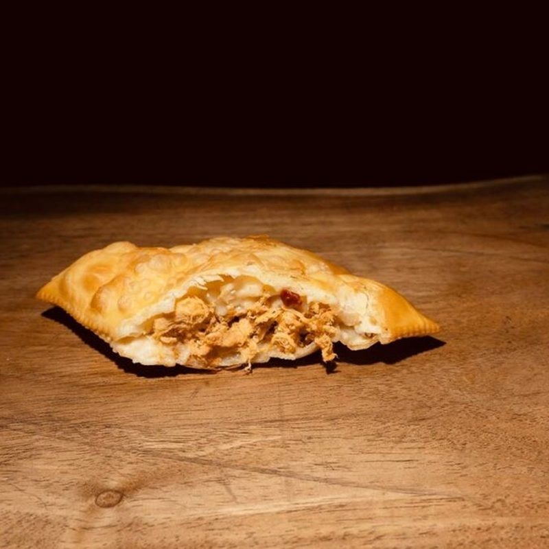 Pastel de frango com requeijão